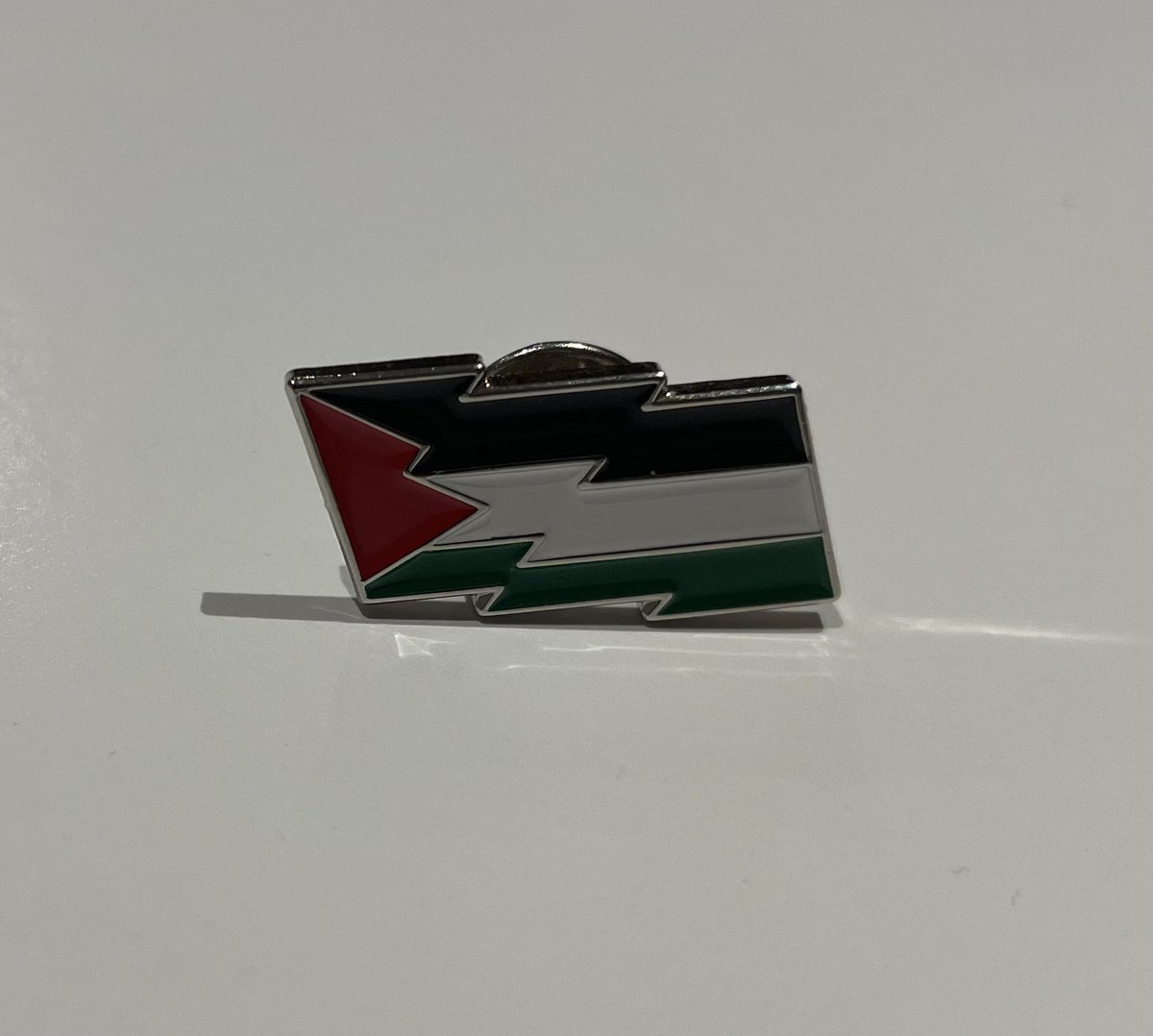 All of our small Palestine badges Sold out over the weekend, but we’ve ordered more. There will be a lead time of 3 weeks on any of them bought from Today onward. Thanks for all of the support so far. You can get yours here 🧷🇵🇸🌹👇 maydaybadgeappeal.bigcartel.com/product/retro-…