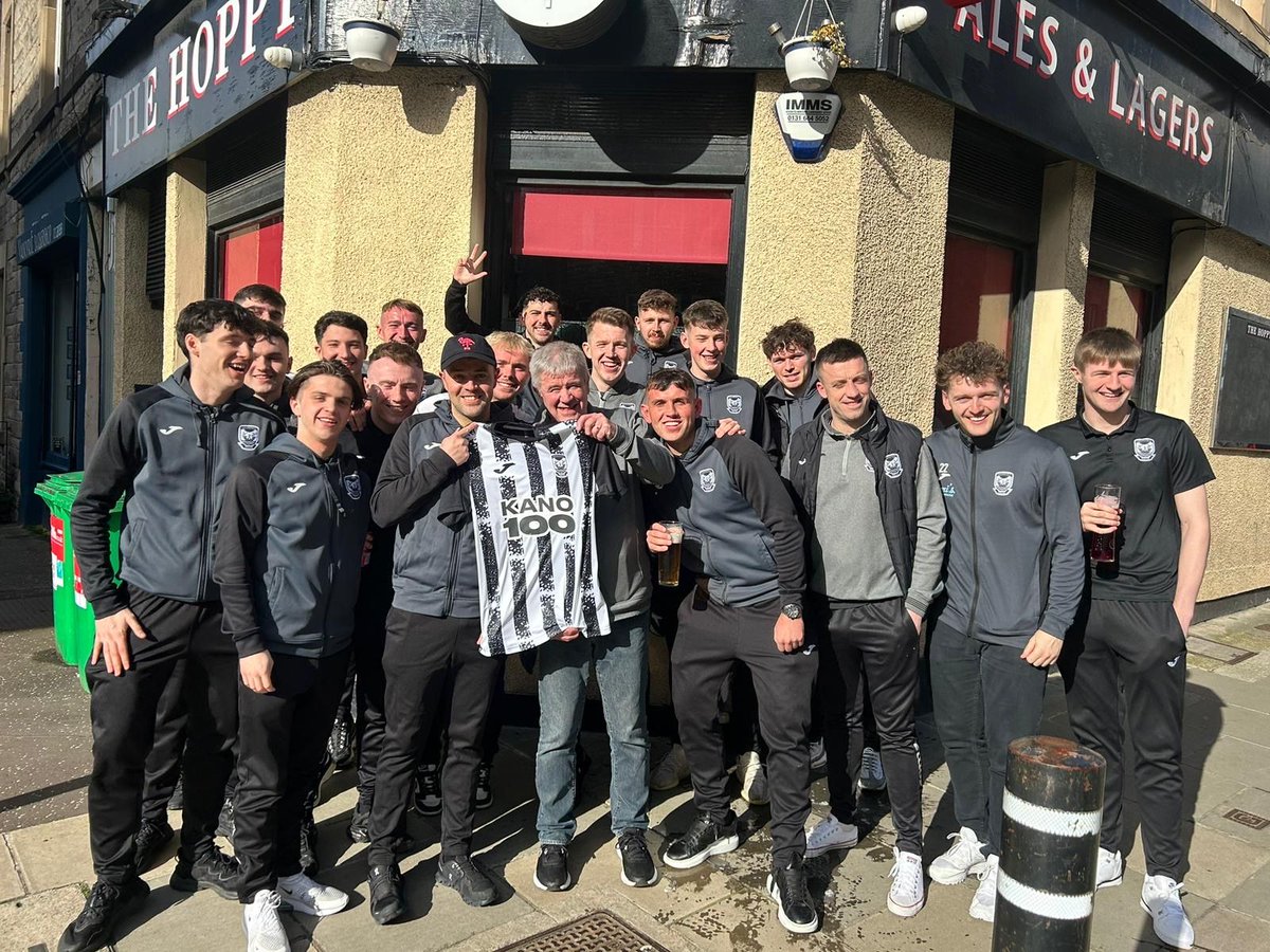 👑 Kano 💯⚽️

Kayne Paterson presented with a special shirt after scoring his 100th goal for Leith Athletic! 

Well done, Kano 👏⚽️
