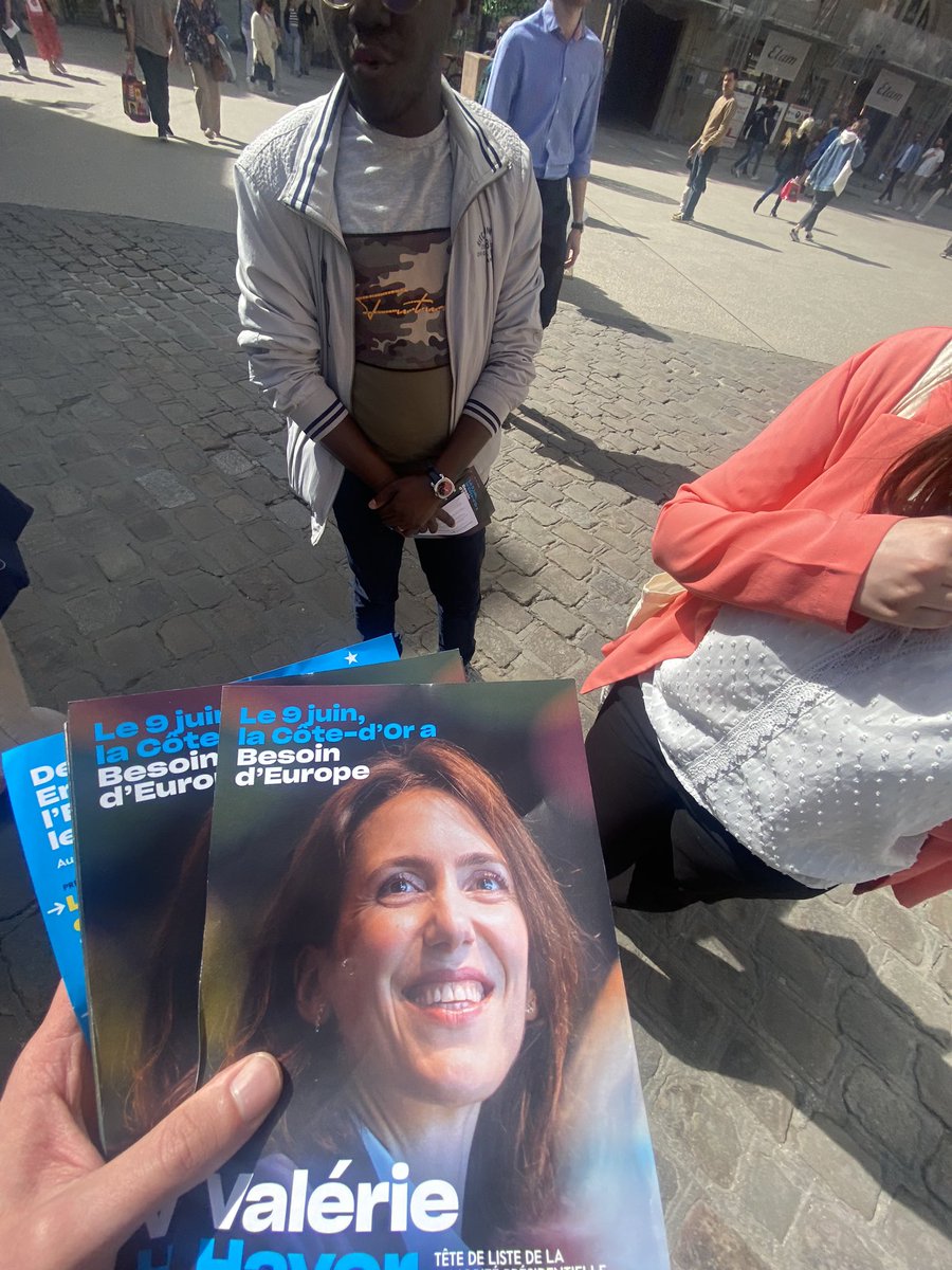 🟠  À votre rencontre sur le marché de #Dijon pour parler de tout et surtout d’Europe! @JDem_BFC 

🇪🇺 Avec <a href="/ValerieHayer/">Valérie Hayer</a> pour une Europe qui préserve nos savoir-faire et notre patrimoine en #Bourgogne 

 @BesoindEurope <a href="/MoDemCotedOr/">MoDem Côte-d'Or</a> <a href="/RE_CotedOr/">Renaissance Côte-d’Or</a> <a href="/horizons_dijon/">Horizons Dijon</a>