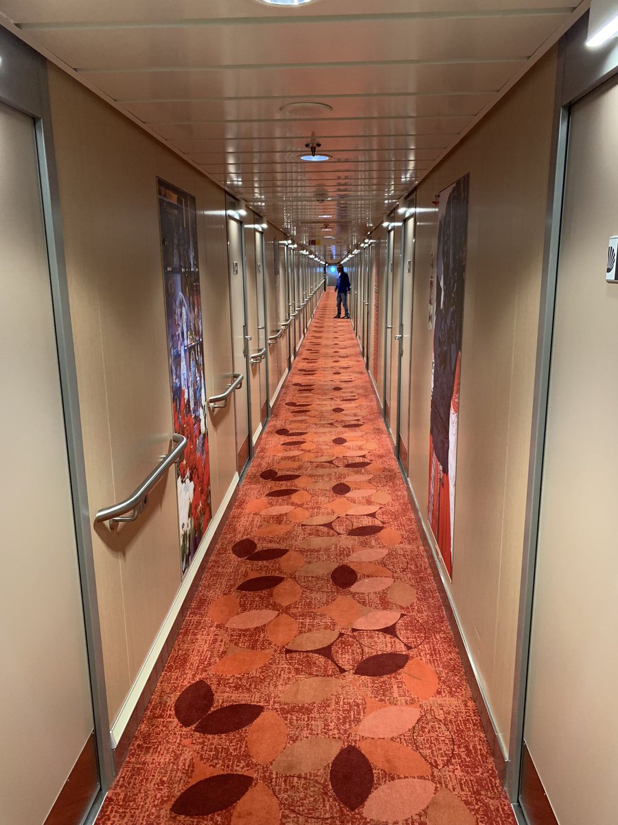 If Stanley Kubrick ever did spot the difference! On stage tonight in Zaragoza Rock and Blues club onstage at 9pm <a href="/AnthonyHarty1/">Anthony Harty 🇺🇦🇨🇮🇪🇺</a> <a href="/greaves_sonny/">Sonny Greaves</a>