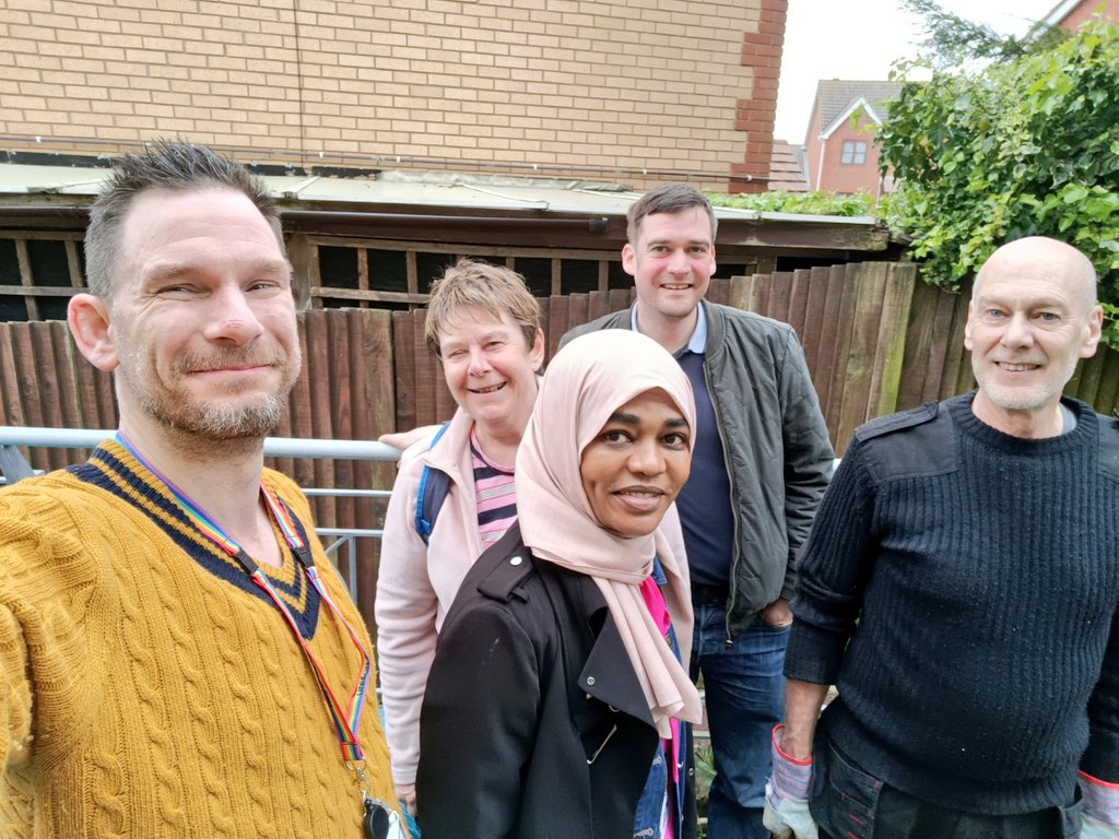 Great afternoon at Wayfield Avenue Resource Centre taming their garden a little with help from the ward councillors John and Faiza and local volunteers 🧑‍🌾🦋