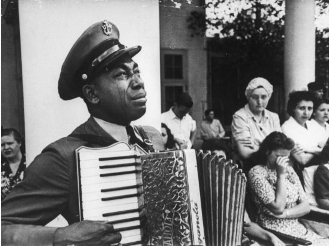 #OTD in 1945, President Franklin D. Roosevelt's funeral train left Warm Springs, Georgia for his final resting place in Hyde Park, New York. FDR's friend Chief Petty Officer Graham Jackson wept as he played 'Goin' Home' on the accordion.