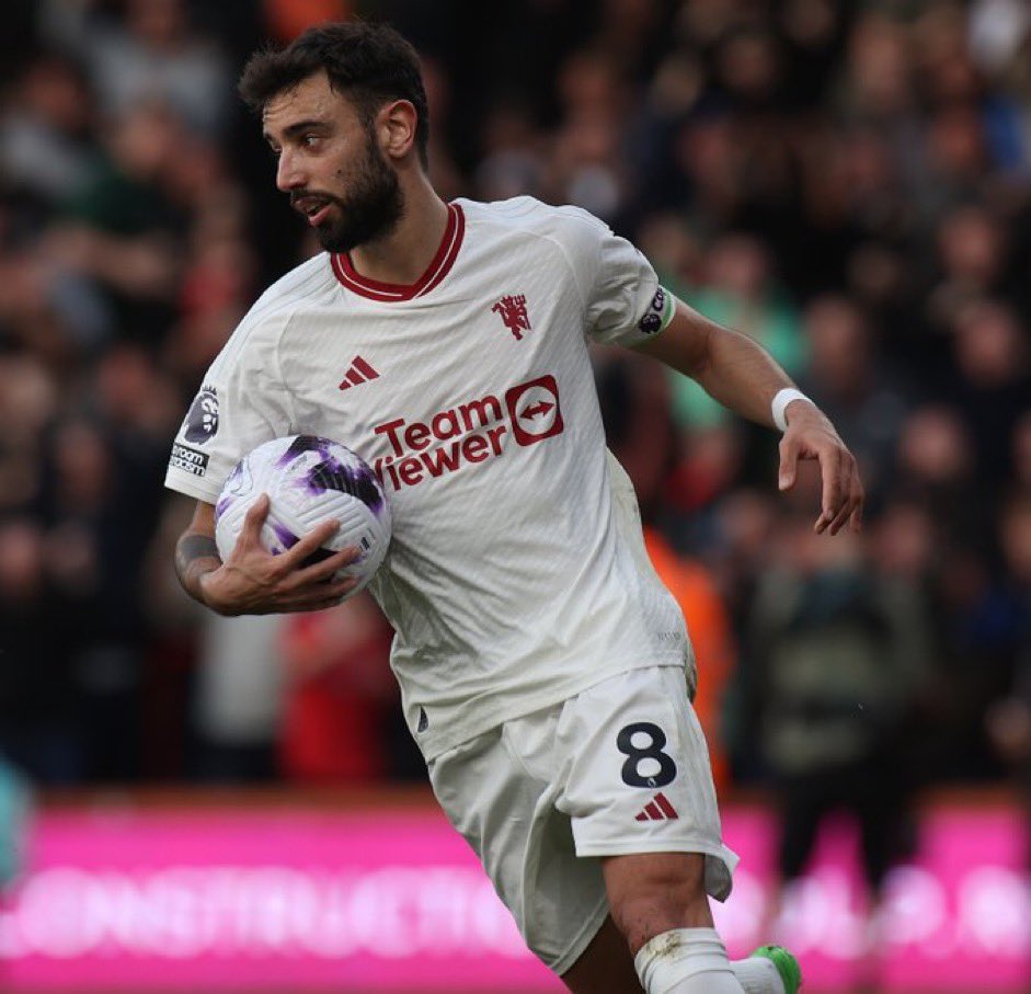 Depuis son arrivée à Manchester United, Bruno Fernandes a marqué plus de buts (52) que tout autre milieu de terrain de Premier League. 🇵🇹🔴 (@StatmanDave)