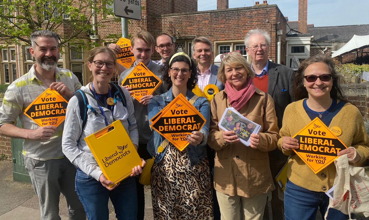 Fantastic canvassing session across North Oxford all day with the brilliant LibDem team. Hugely warm welcome for our hard-working councillors and candidates and of course the wonderful ⁦@LaylaMoran⁩