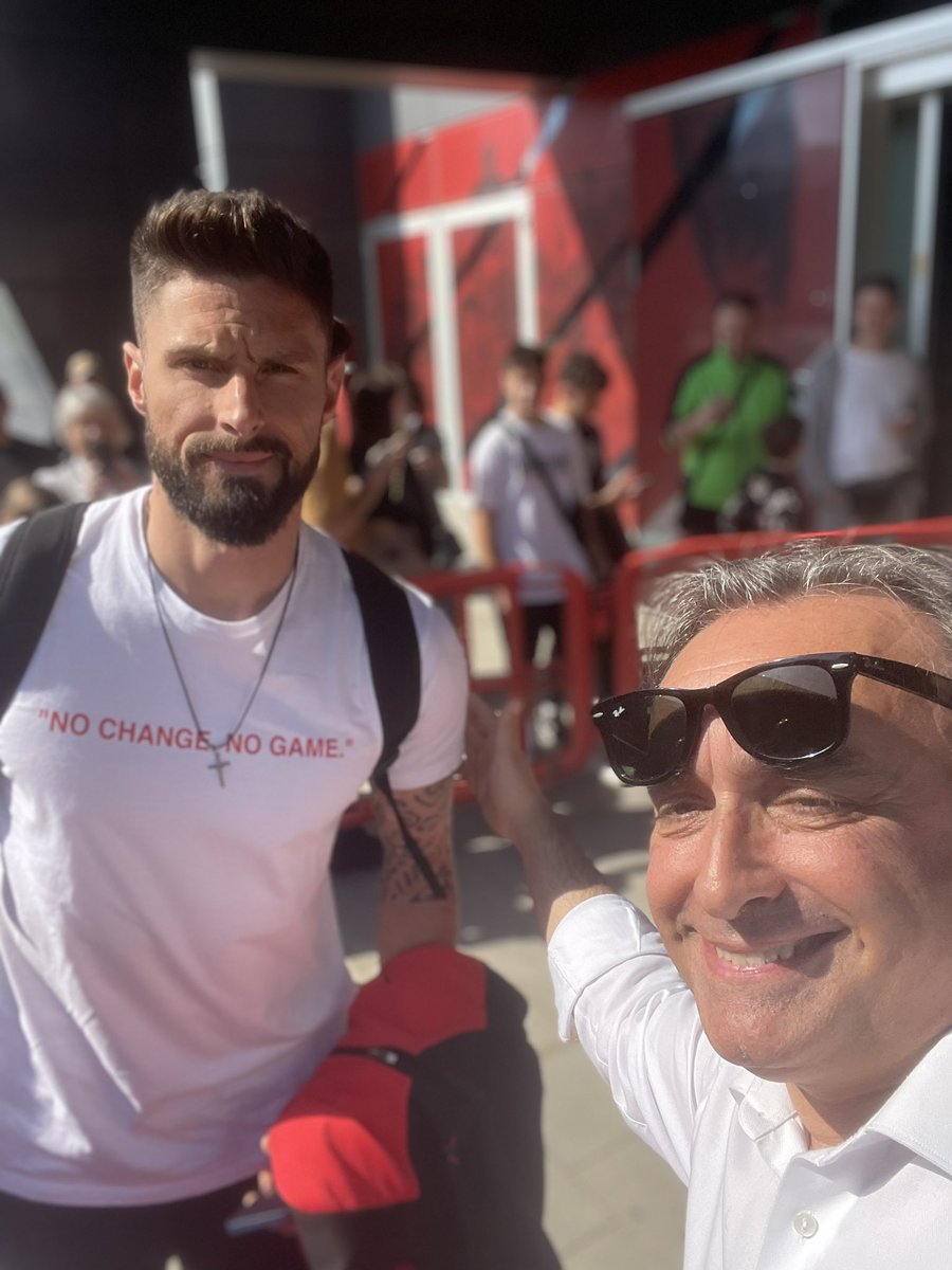 Il grande Oliver Giroud oggi a “Casa Milan” ♥️🖤❤️🖤

<a href="/acmilan/">AC Milan</a> <a href="/_OlivierGiroud_/">Olivier Giroud</a>