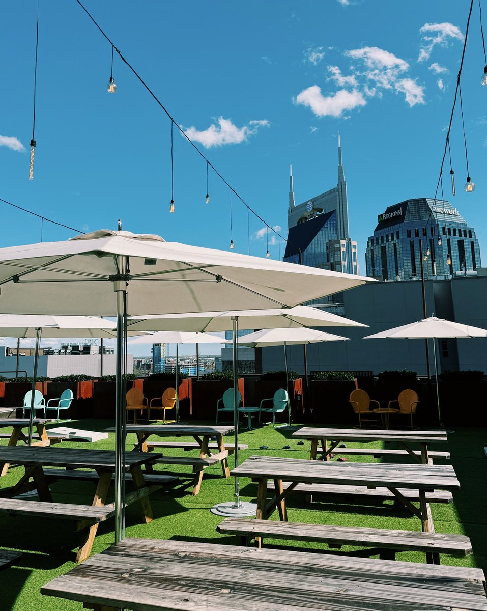 Picture this: It’s sunny, 70 degrees out, and you and your friends are enjoying drinks and snacks on a rooftop as you take in the views of Nashville. Sounds dreamy, right?! 😍 Looks like we just gave you plans for this afternoon! 😉 📸: @ bobbyhotel