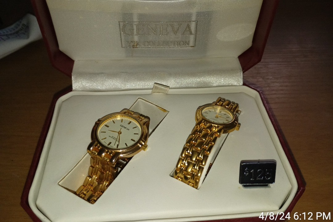 WeazelMart's tweet photo. For sale as is on #ebay. A pre-owned Geneva Y2K watch set. His and Hers matching gold watches in a lovely red case. Item will be shipped via #USPS. Listed price is $50. 

https://t.co/RrIi5shIot https://t.co/FYrhyQrsTq