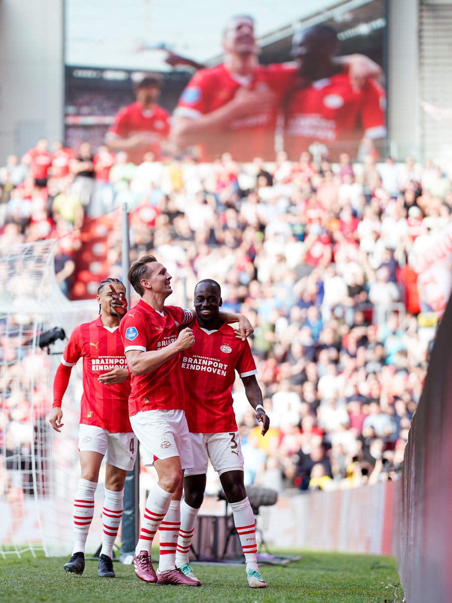 PSV's tweet photo. Geen club zo prachtig als de mijne 🎶 https://t.co/UGf3YChXSd