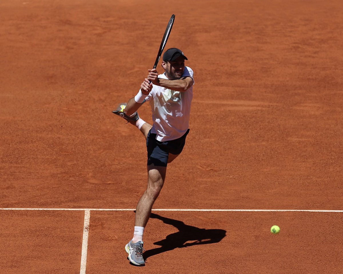 Acrobatic Aslan on clay 😁🤩🤸‍♂️

@AsKaratsev | #MMOPEN