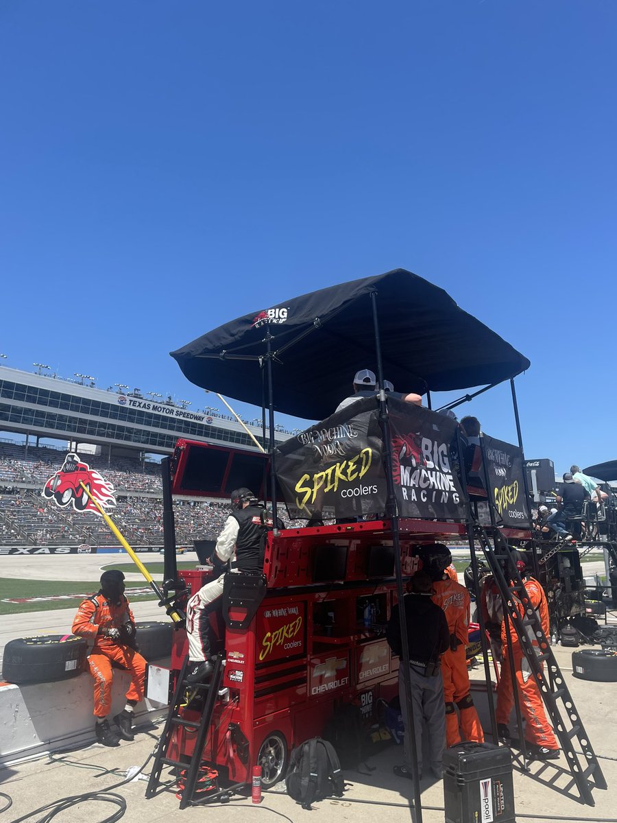 At @TXMotorSpeedway supporting the hometown team! @bigmchnracing ! Don’t forget #trackside live tomorrow at 11 local time in the fanzone !!!