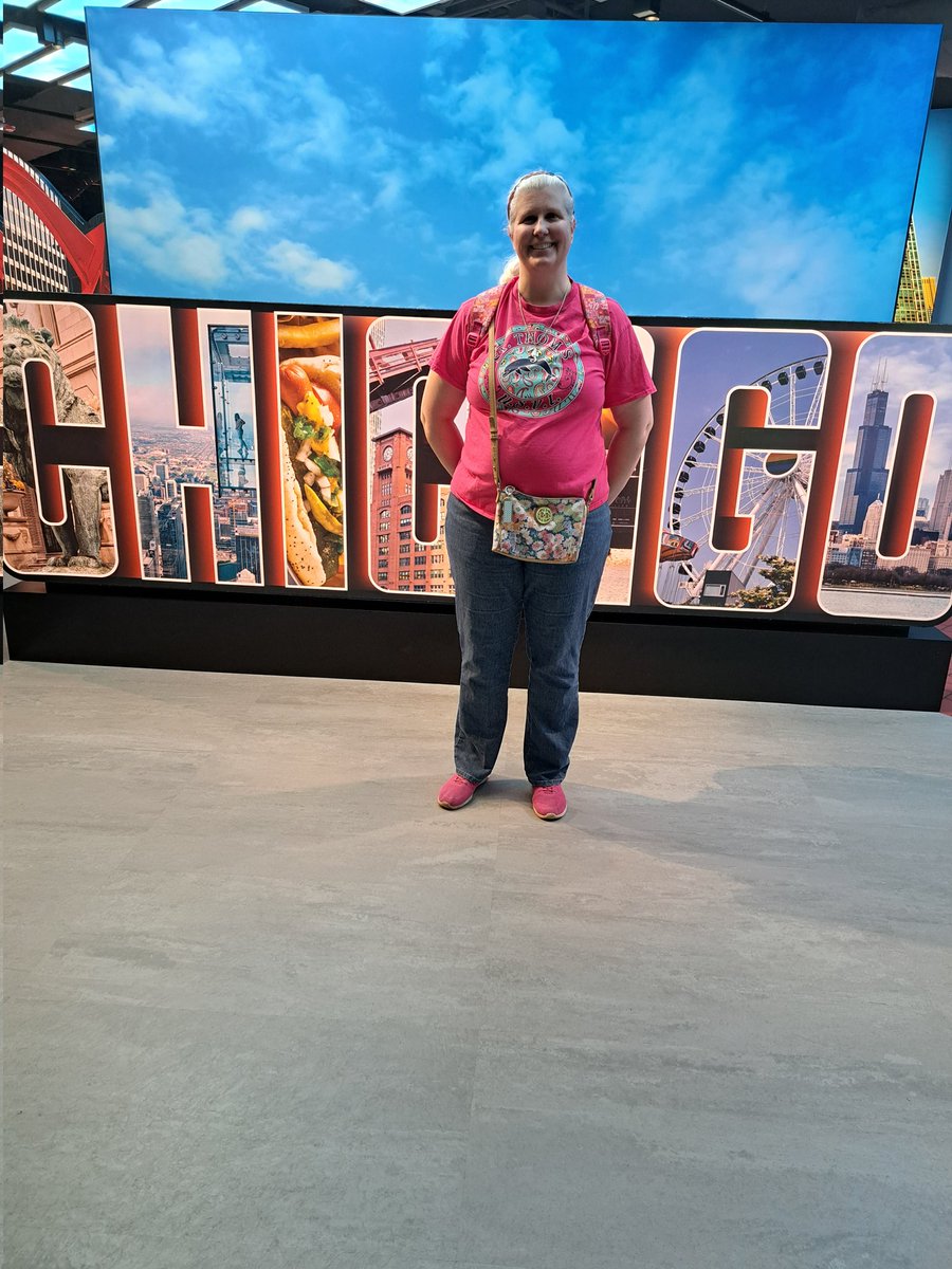 BRCTales's tweet photo. Good Afternoon @SamHeughan! 💜
I'm having an amazing time in Chicago! I went to the 103rd floor of the Wellis/Sears Tower and had a gorgeous view of the city! Wish you were here to explore Chicago with me! 💙 https://t.co/JTzmAP4HTF