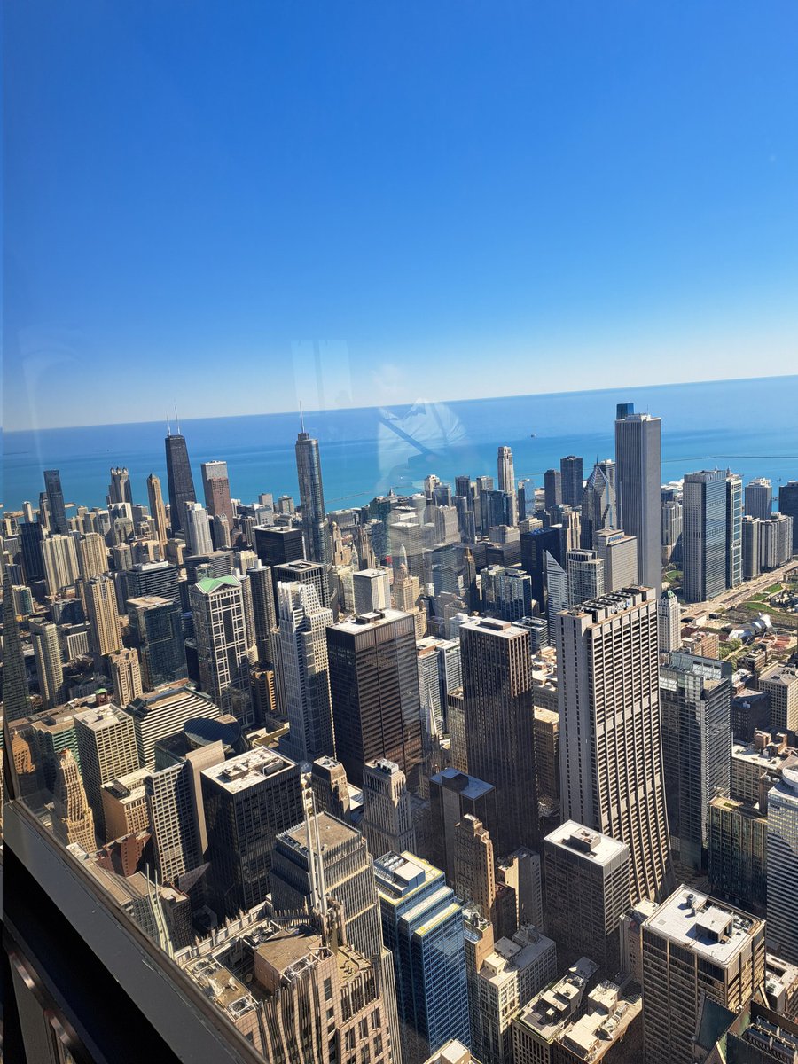 BRCTales's tweet photo. Good Afternoon @SamHeughan! 💜
I'm having an amazing time in Chicago! I went to the 103rd floor of the Wellis/Sears Tower and had a gorgeous view of the city! Wish you were here to explore Chicago with me! 💙 https://t.co/JTzmAP4HTF