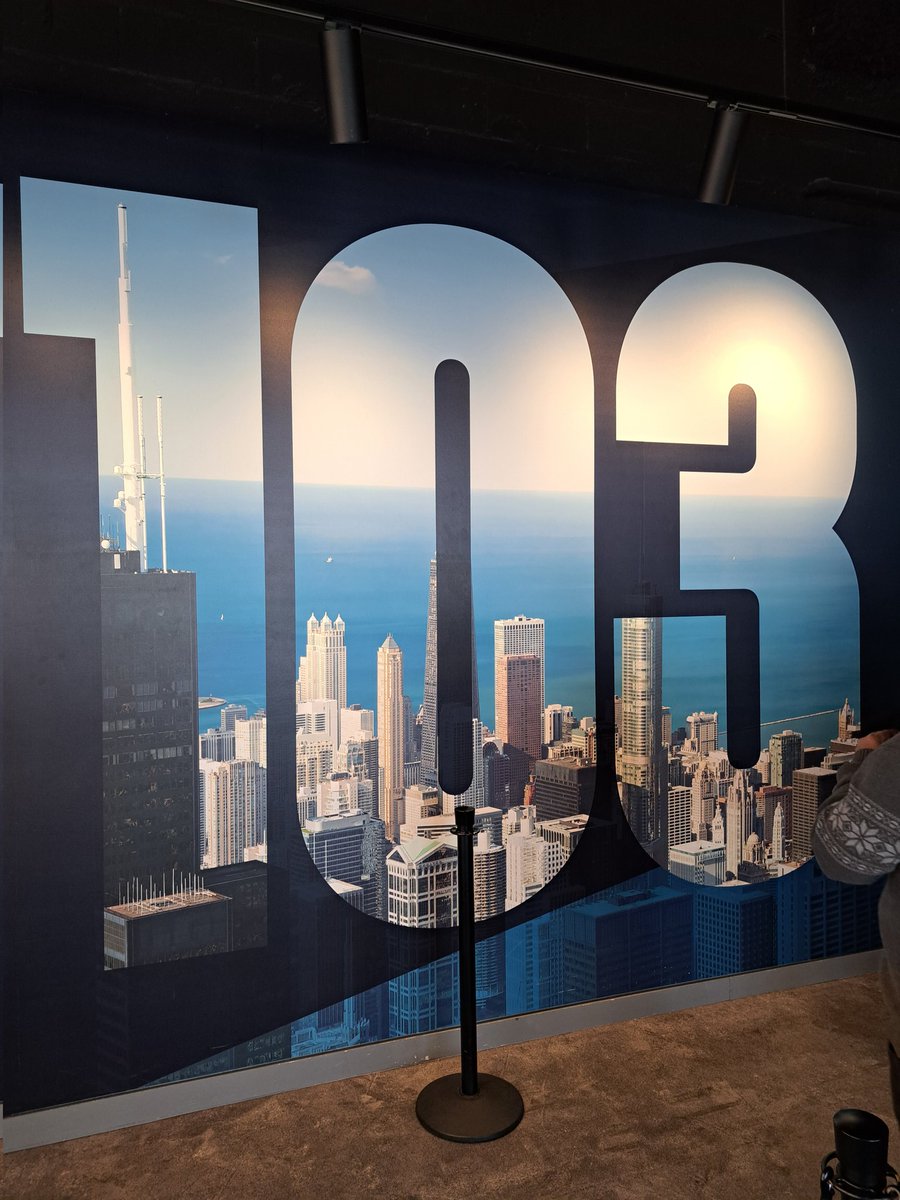 BRCTales's tweet photo. Good Afternoon @SamHeughan! 💜
I'm having an amazing time in Chicago! I went to the 103rd floor of the Wellis/Sears Tower and had a gorgeous view of the city! Wish you were here to explore Chicago with me! 💙 https://t.co/JTzmAP4HTF
