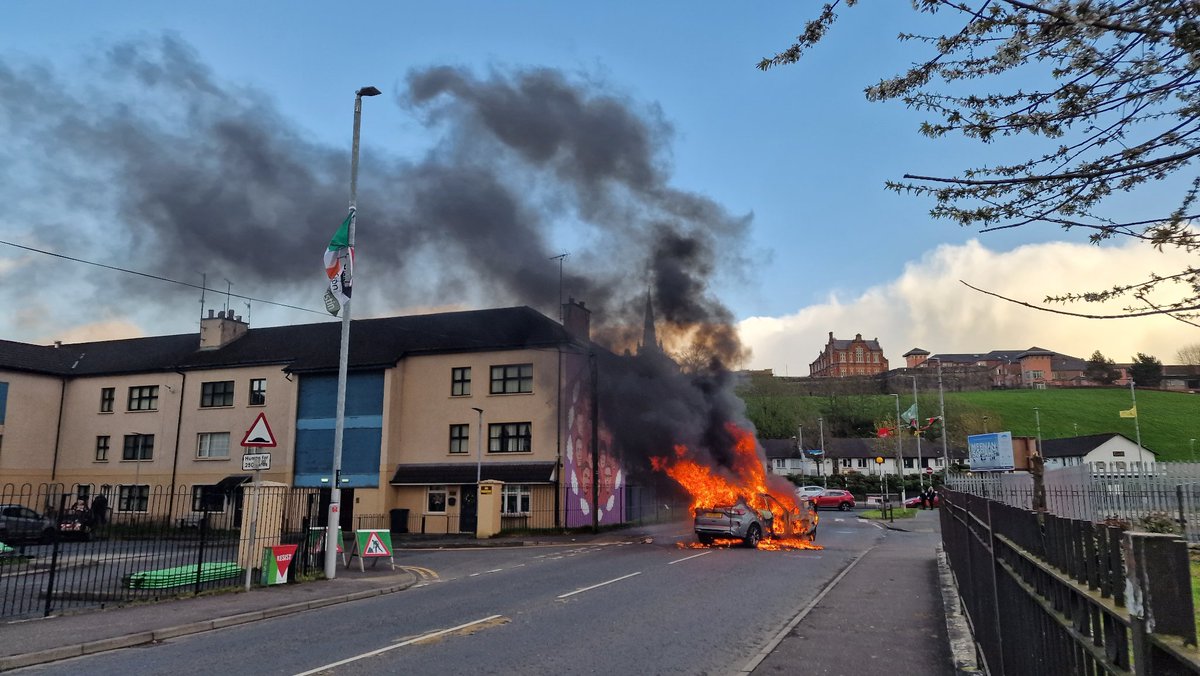 Car on fire at the bottom of Westland Street in #Derry. The fire service are currently dealing with the situation.