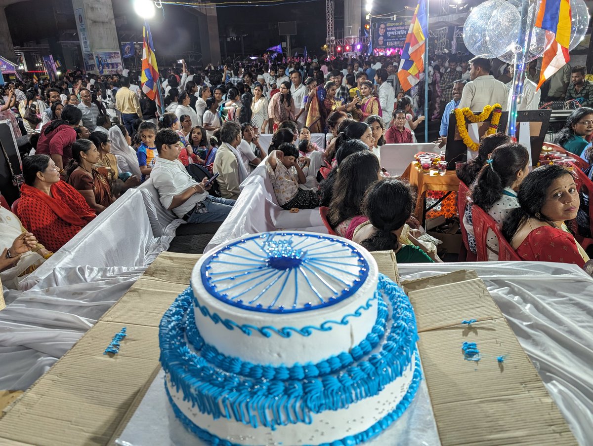 Profdilipmandal's tweet photo. डॉ. बाबा साहब आंबेडकर जयंती. भोपाल. इस समय. केक कटने की तैयारी. #JaiBhim https://t.co/GfY8Y1UGDv