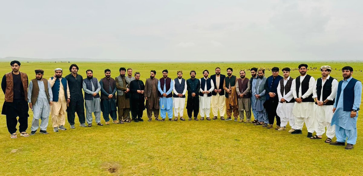 MirwaisAshraf16's tweet photo. اتلانو او مېلمنو! د ښکلاو کور ته ښه راغلاست:

د طبعي ښکلاو په کور کندوز کې د درنو مېلمنو او افغان اتلانو کوربانه وو چې په خپل راتګ سره يې د دې ښکلي ولايت ښکلاوې څو برابره کړې. 
رښتيا هم چې ټول هېواد د يوې خوږې سولې او امنيت مزه څکي او دغه ثبات دې ثابت او دايمي وي.
@IZadran18 @Mujeeb_R88 @Ahmadziast @FMohammadi77