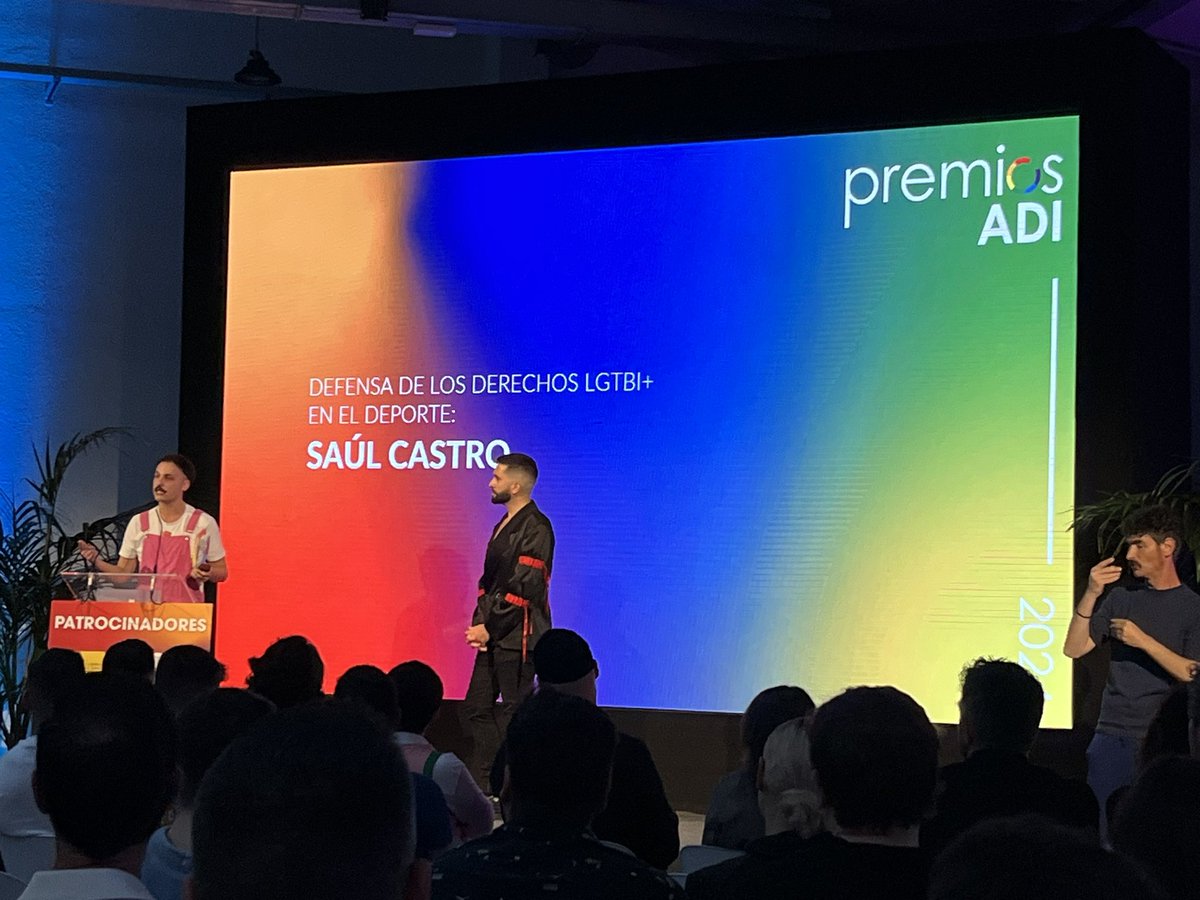 Asistimos en estos momentos a la I Edición de la entrega de #PremiosADI LGTBI+ 2024 (Agrupación Deportiva Ibérica).
Gran labor la que realizan las personas premiadas, en la visibilizacion, defensa del colectivo LGTBIQ+, y en la lucha contra la LGTBI+fobia.