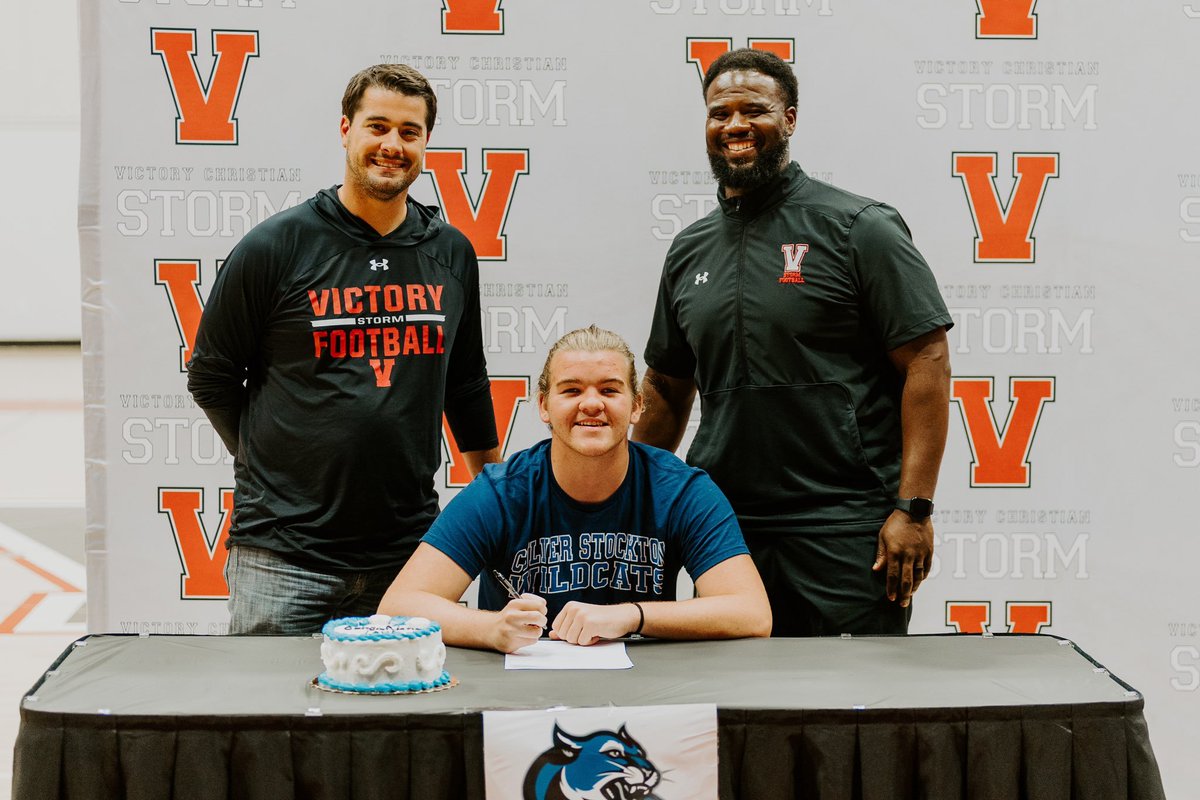 Victory Christian TE Levi Applewhite signs with NAIA program Culver-Stockton College #NSD2024 ✍️