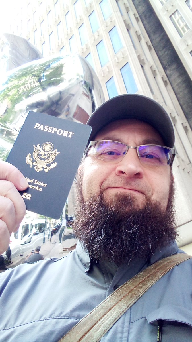 BrainyPixel's tweet photo. #UhOh #InternationalSasquatch #LookOutWorld https://t.co/oClIdDvVSR