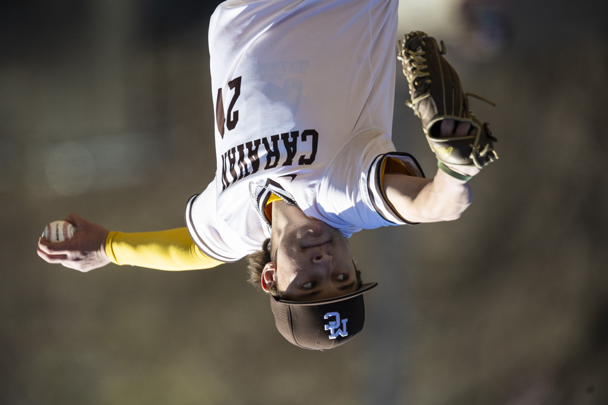 VincentDJohnson's tweet photo. When the tripod mount on your 400mm f2.8 locks up and you have to shoot baseball with your camera upside down using your left hand. Did this for about 2 innings today before I just went with my 70-200mm. #photographyProblems #MountCarmel vs #StRita #baseball. https://t.co/RBk3PKtWZn