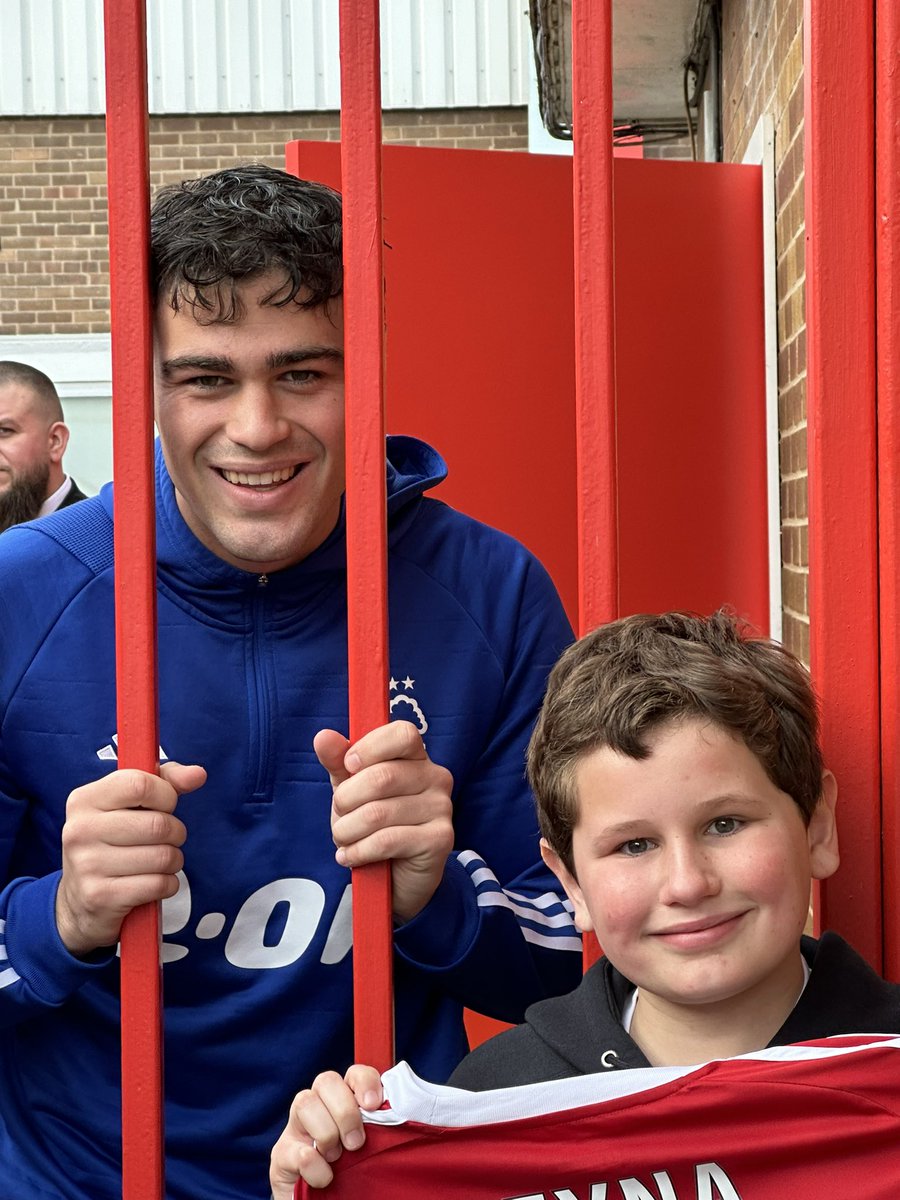 frainy28's tweet photo. Think he enjoyed his day at his favourite place 🥰 thank you #reyna it will be treasured forever ❤️ and thank you @maxdhayes he was buzzing to get the flag pic he’s a massive fan of yours 😘 @NFFC #matchday #❤️it #autisticfan https://t.co/QQDKoWDKP2