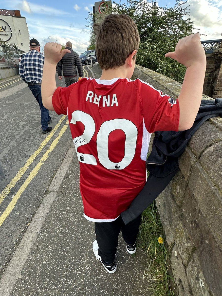 frainy28's tweet photo. Think he enjoyed his day at his favourite place 🥰 thank you #reyna it will be treasured forever ❤️ and thank you @maxdhayes he was buzzing to get the flag pic he’s a massive fan of yours 😘 @NFFC #matchday #❤️it #autisticfan https://t.co/QQDKoWDKP2