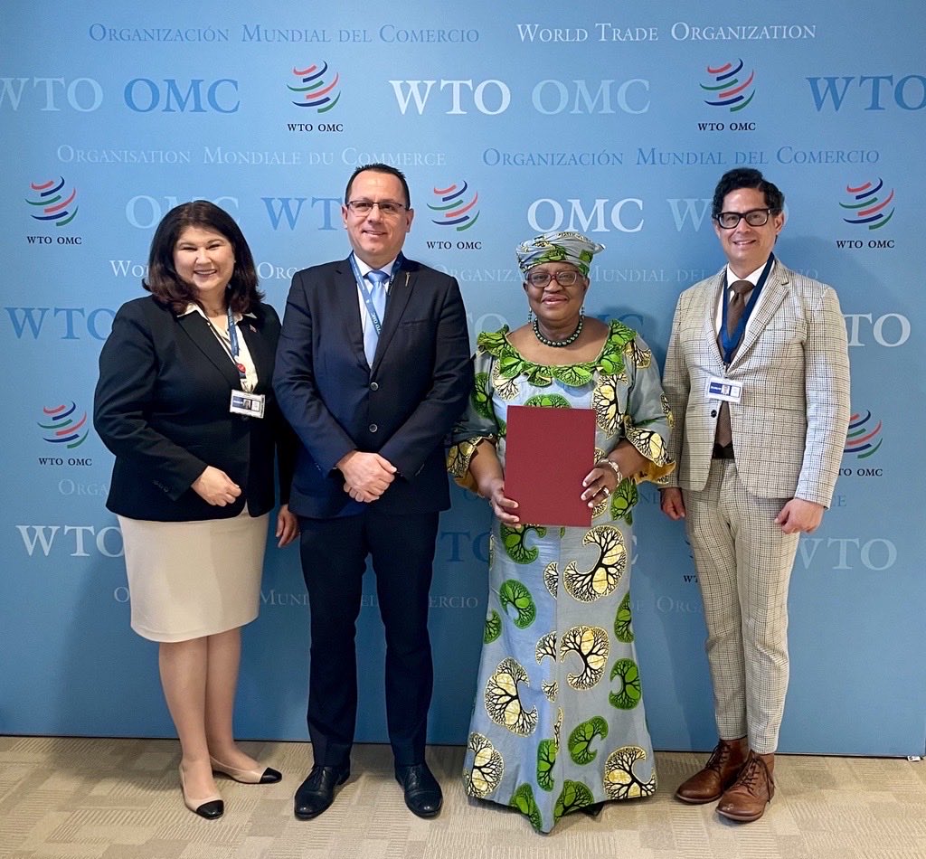 Happy to receive credentials today from their Excellencies Amb Aroen Kumar Jadoenathmisier of Suriname and Amb Alexander Gabriel Yánez Deleuze of Venezuela. Welcome to the @WTO. Look forward to working with you!