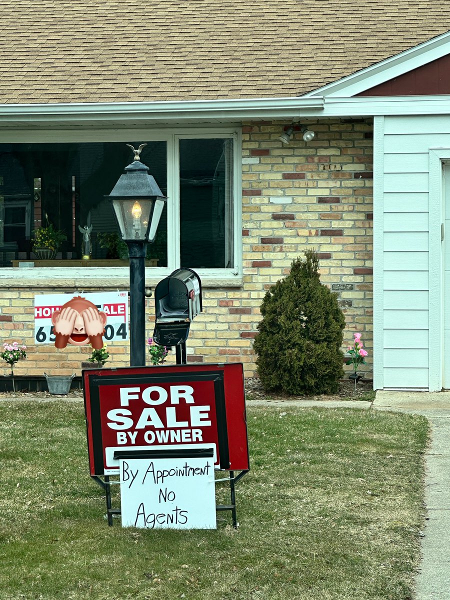meetmikehiggins's tweet image. REALTORS will say these signs are the best way leave money on the table. 

They’re right. 

It’s like trying to sell a car while in the middle of a corn field vs a car lot. 

I bet this person would be a joy to deal with. 

Agents, you still calling this one?