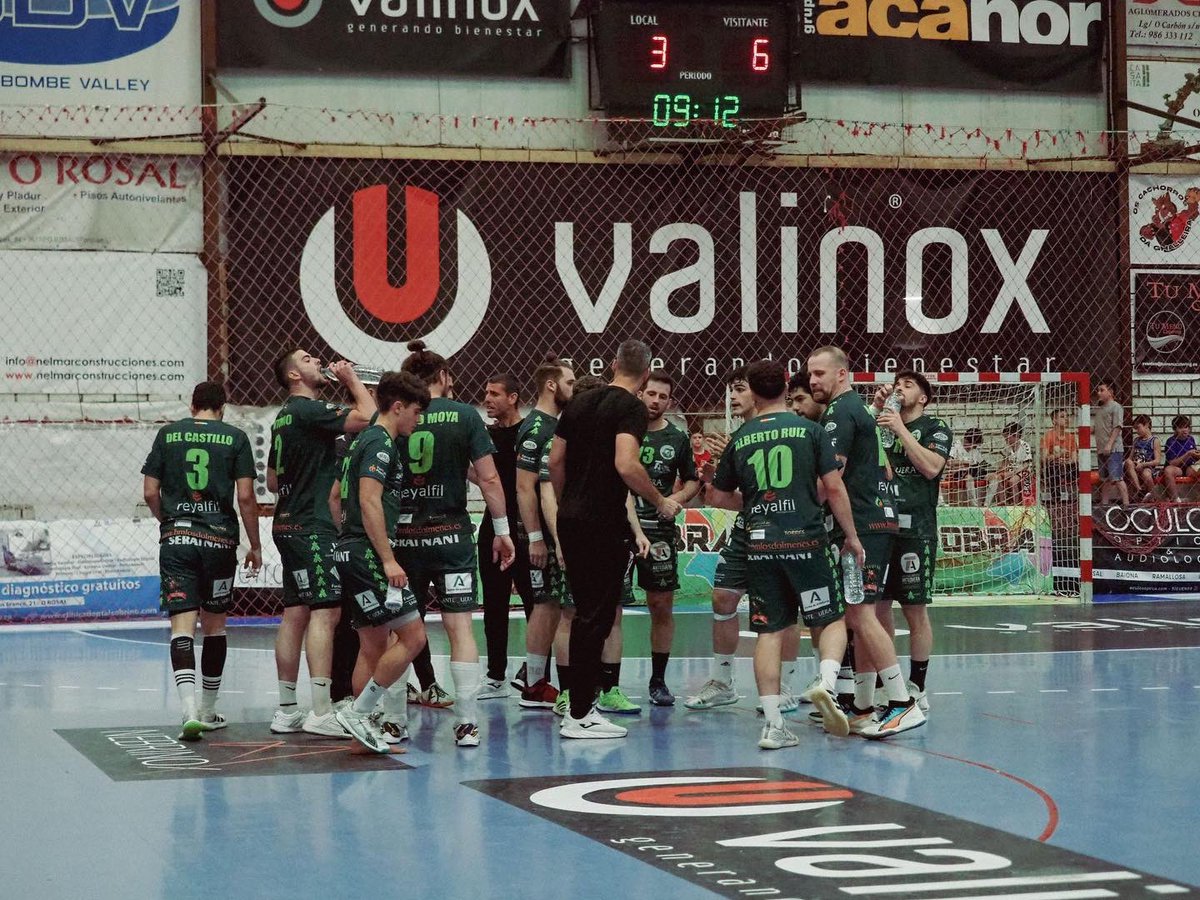 ⚔️🤾🏻‍♂️Coraje, Garra, Pundonor… este equipo va a luchar hasta el último segundo siempre 💪🏼💚

Partidazo de todo el equipo en O Rosal con un ambientazo de puro #balonmano 🍍 ¡Qué bonito es este deporte! 

#MuchoVerde 💚 #EsteVerdeContagia #SomosDeBalonmano