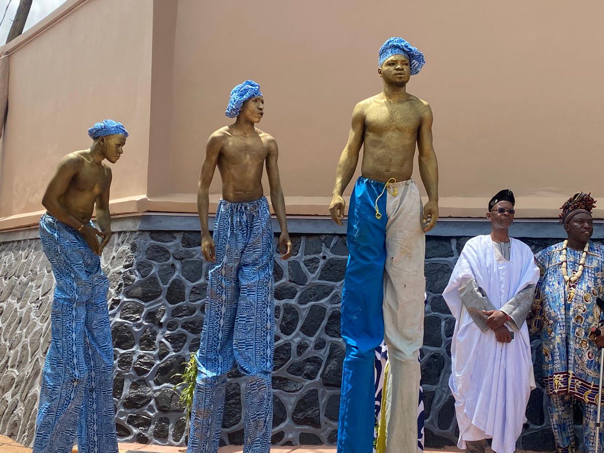 A l’occasion de l’inauguration officielle ds sa ville du musée des Rois #Bamoun, j’ai rendu une visite de courtoisie à l’Honorable Tomaino Ndam Njoya, maire de #Foumban L’occasion d’échanger sur la mise en œuvre du processus de décentralisation soutenu par l’#UE 🇪🇺 au #Cameroun🇨🇲