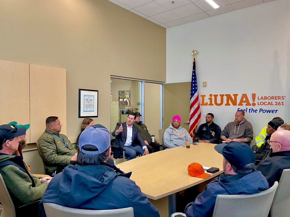 vincecourtney's tweet photo. The @LiUNA261 @Liuna261pec Bargaining Team was Rock Solid 24/7 this cycle. Now, let’s VOTE! #LiUNA261PECVotes🇺🇸 #LaborersRising #WeFightWeWin #261TeamRPD #261TEAMDPW #261TeamPRT #261TeamPUC https://t.co/eJxlDD43Ai