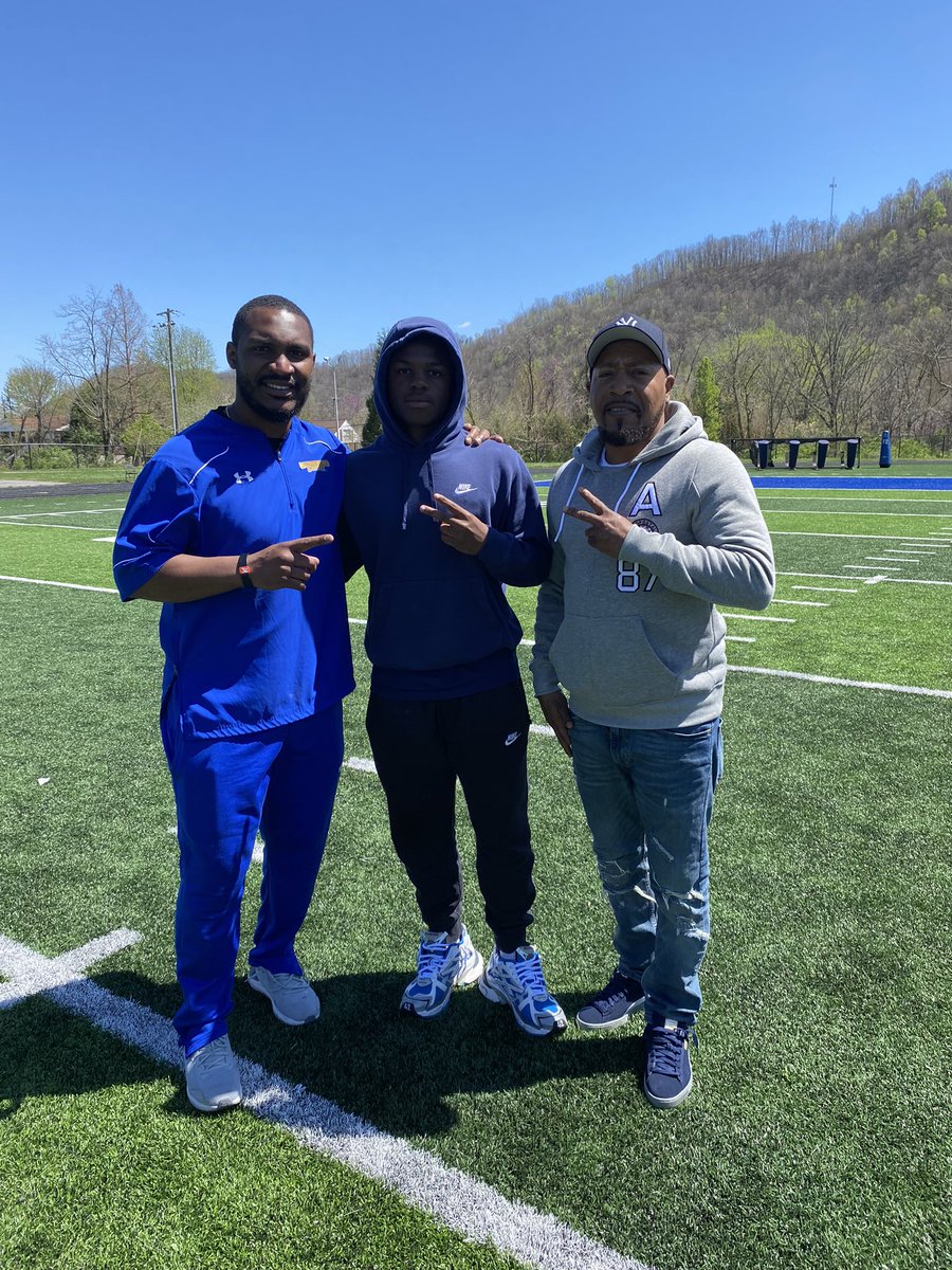 Had a great time at @MSUEaglesFB thanks to @Coachweiss30 and @CoachTreadAWay for the invite today learned a lot @LamarBrown15 @PennySmith_ @westrebelsfb