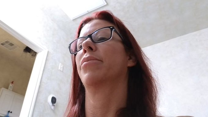 Alexis Fawx is live now! https://t.co/11enTIVPyy https://t.co/c8BC5ZqiRN