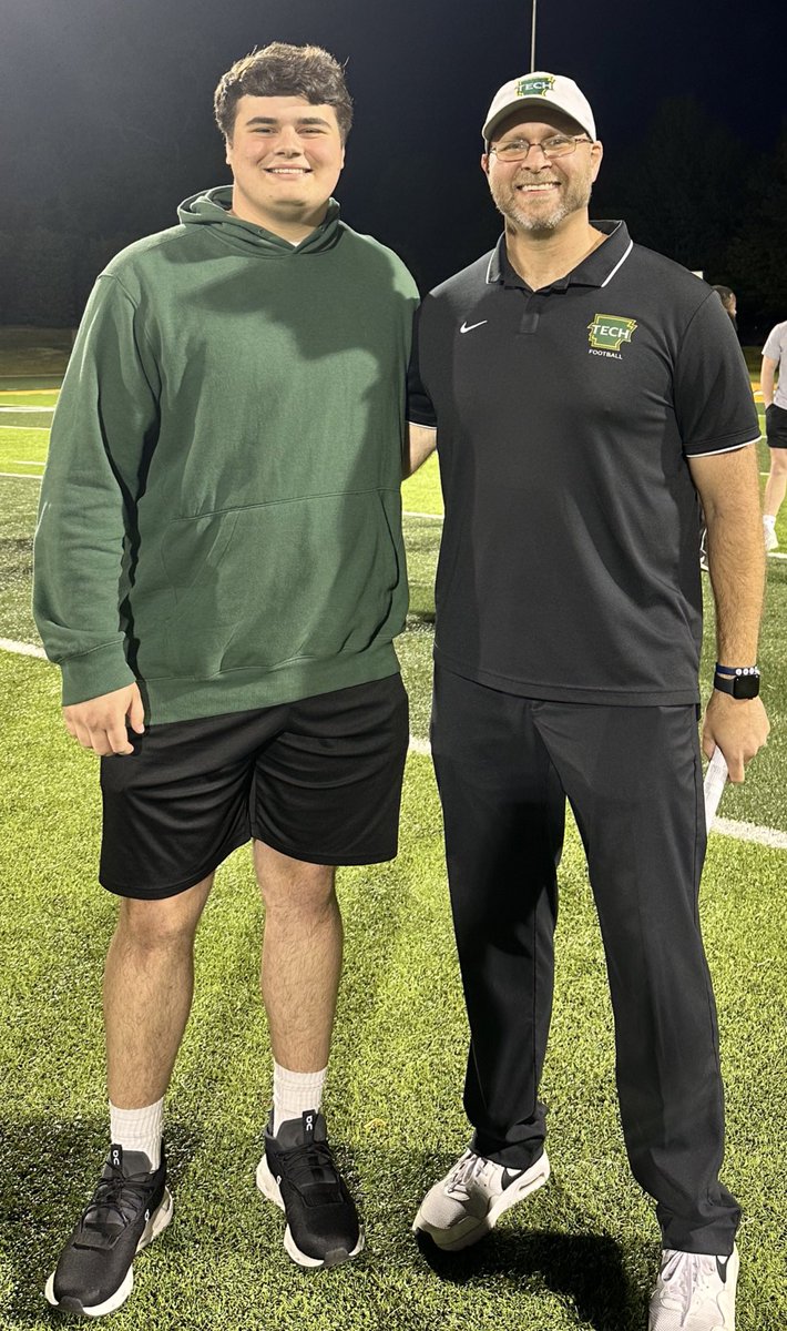 Sam_Paladino72's tweet photo. Thank you @CoachSchnabel and @Coach_Shipp for the invite. Had a great time with some fellow rockets last night! @Rockets_FB @kennyjr65 @CoachCochran91 @AdamJohnson_75 @WillAaron6 @ATUFOOTBALL https://t.co/g5eR1JOO05