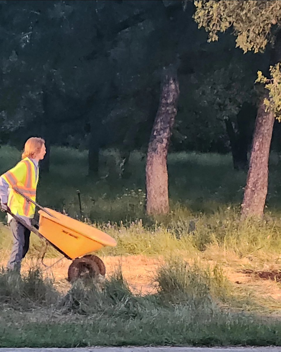 Ever seen a @johndeere Excavator dance, twirl, do the wave, and even... the "float?" Come see the evolving story of Man's folly and the healing power of Nature at <a href="/ForkliftDance/">Forklift Danceworks</a> "The Way of Water- Onion Creek" Tickets are free, reservations required here hellofund.io/tickets/wowoc2…