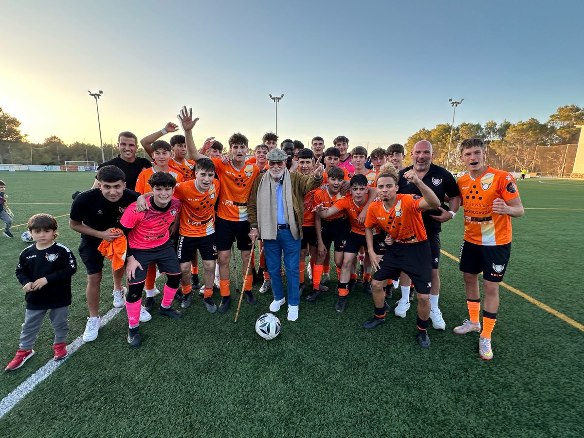 SE_Pindependent's tweet photo. SOMOS CAMPEONES DE LA LIGA JUVENIL PREFERENTE 🏆🦁

J18 | Juvenil Preferente 
🆚 @ibizaud ‘B’ |3-2

Temporada histórica de nuestros juveniles después de haber conseguido la semana pasada el ascenso directo a Juvenil Nacional 🚀

¡Gracias a todos los que nos habéis acompañado!🧡🖤 https://t.co/hUk3WL0lNR