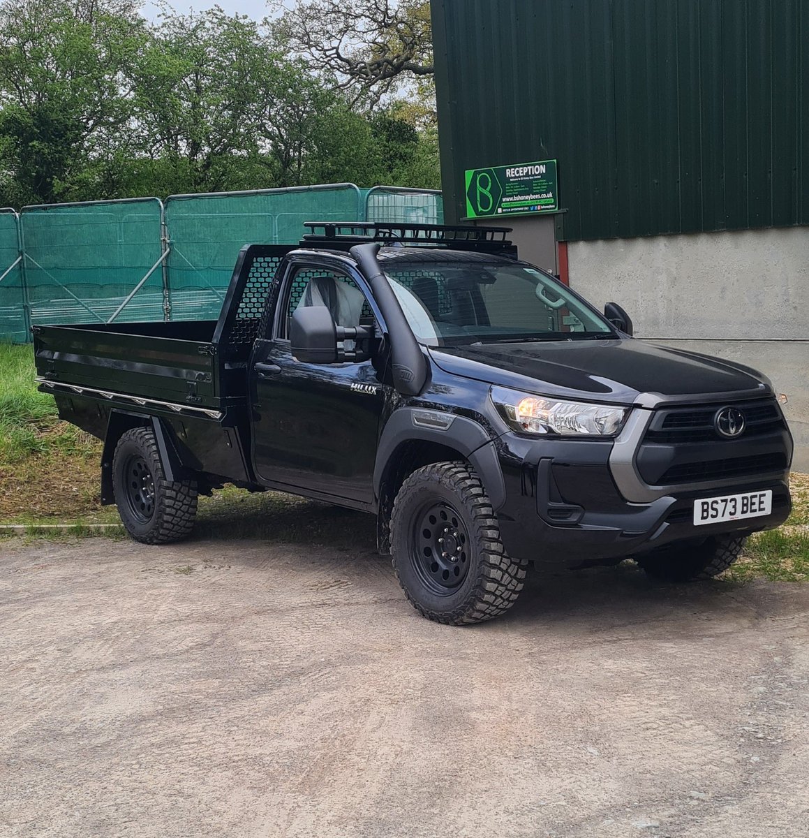 debates1989's tweet image. Picked up the Hilux today, extremely happy with how it's turned out. Looks so much better in the flesh, looking forward to putting her to work! Just now for a few more subtle extras &amp;amp; sign writing. #hilux #toyota #beefarm #beekeeping #bshoneybees