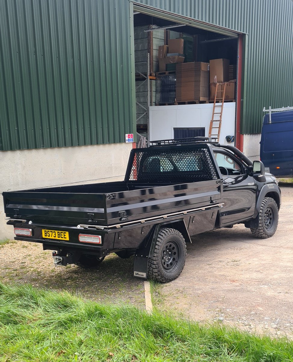 debates1989's tweet image. Picked up the Hilux today, extremely happy with how it's turned out. Looks so much better in the flesh, looking forward to putting her to work! Just now for a few more subtle extras &amp;amp; sign writing. #hilux #toyota #beefarm #beekeeping #bshoneybees