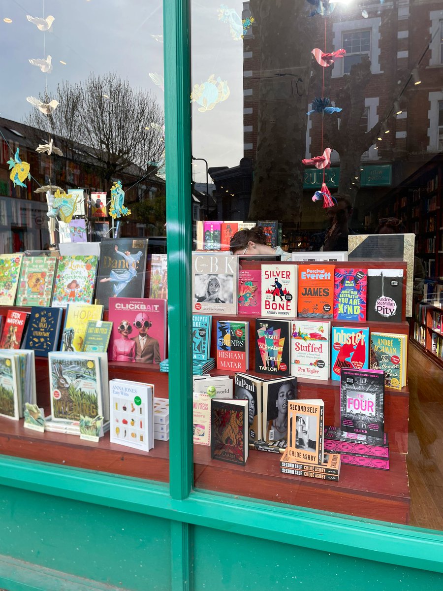 A lovely surprise walking past the wonderful @QPBooks and seeing sneaky early copies of the SECOND SELF paperback in the window 🤩 now signed!