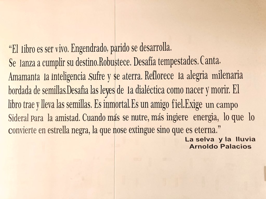 «El libro es ser vivo. Canta. Amamanta la inteligencia».

Arnoldo Palacios nació en 1924 en el Chocó.
#LaSelvaYLaLluvia #Colombia
