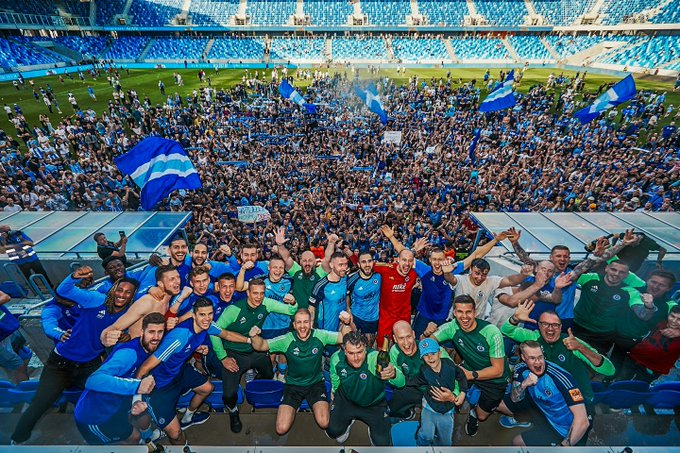 SLOVAN BRATISLAVA: THE CHAMPIONS 🏆 FK Slovan Bratislava amankan gelar Liga Slovakia musim 2023/24. Ini merupakan gelar liga ke-6 yang mereka raih secara beruntun! Selamat! 🔥