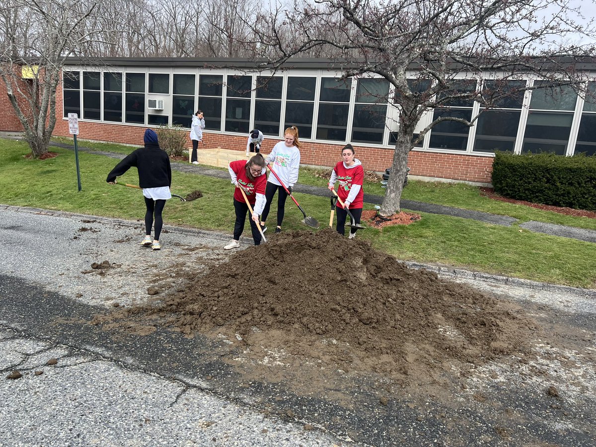 West Tatnuck Elementary School tweet media