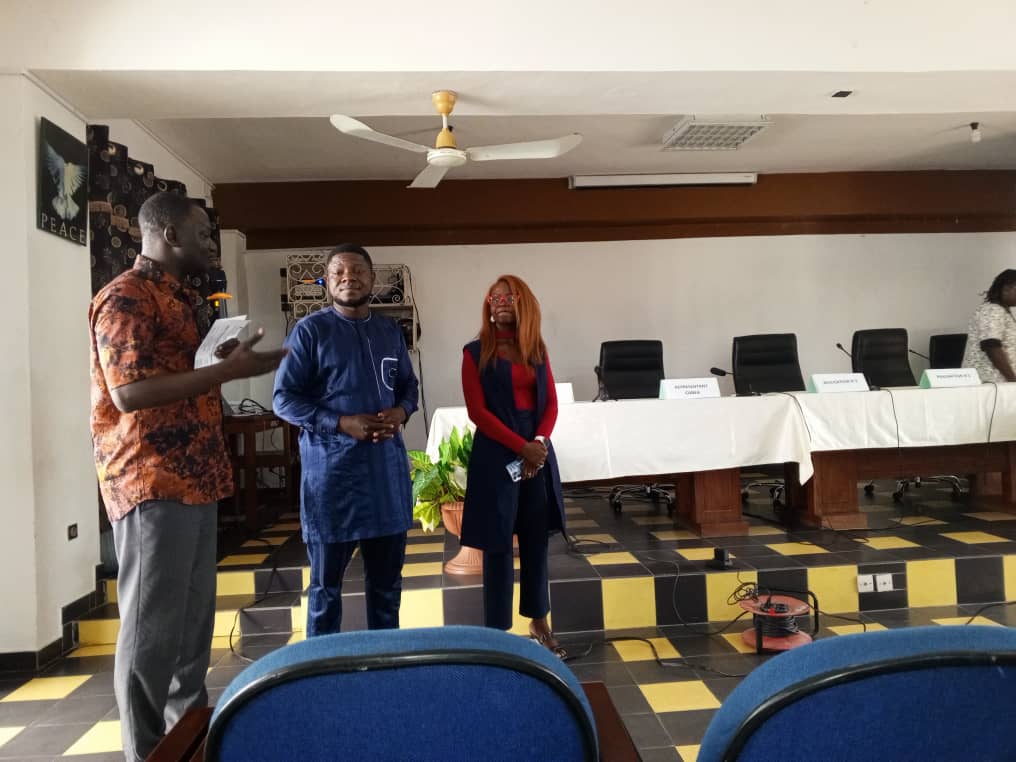 📣 OJECC-BENIN répond présent à la Première Nationale des Documentaires sur l'Assainissement au Bénin ! 🌍🚰
Le 4 avril 2024 s'est tenue au Chant d'Oiseau  de Cotonou la Première Nationale des Documentaires sur l'Assainissement au Bénin... 
Lien de la publication en commentaire👇🏾