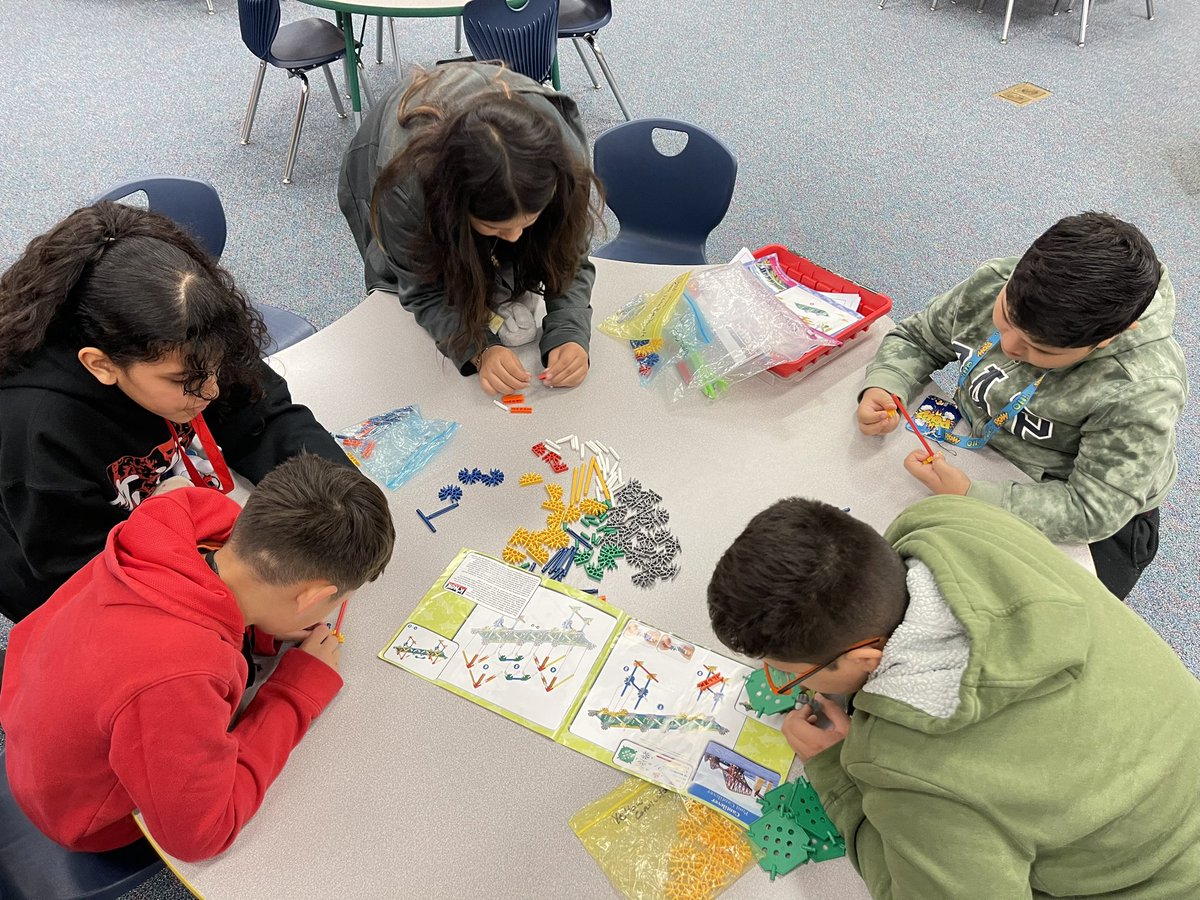 HillElemLMC's tweet photo. STEAM Friday with @Hill_AISD students from @TrejoFuentes1’s class was a winner! https://t.co/8faGgdm9mG