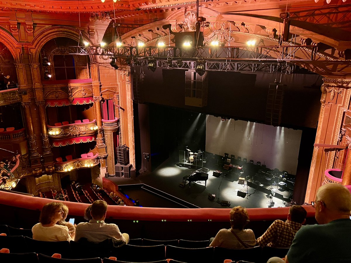 Super pumped to be at the @LondonPalladium to see @ladychatterley performing live. Looking forward to a great night. And, would you believe it, I find myself sitting next to @HotelLubyanka! 😁