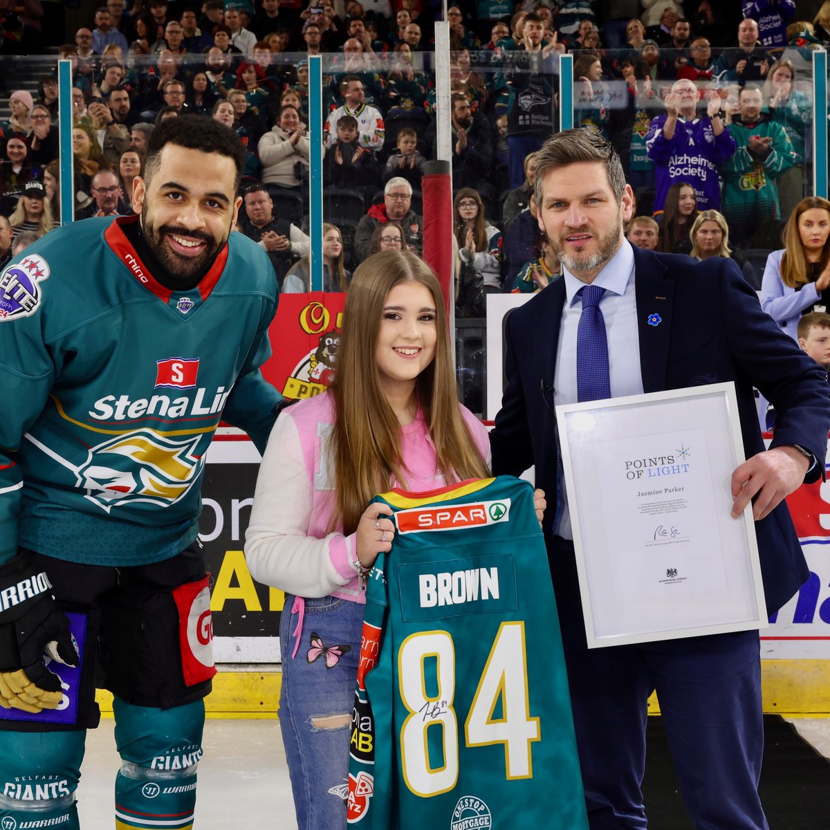 Congratulations to the incredible Jasmine Parker, who is the recipient of the Prime Minister's Points of Light Award, having collected & donated over 6,000 Easter eggs to children in hospitals across Northern Ireland over the last six years. 👏 #WeAreGiants #GiantsTogether