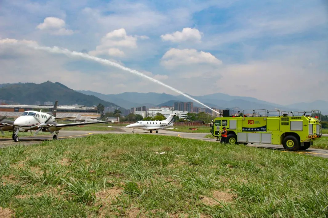 ¡Hoy pusimos a volar los sueños de estos maravillosos niños en "Alas y Sonrisas"! 🧒👧🏻🧡✈️✨️una iniciativa de <a href="/BRAC_SAR/">BRAC</a> <a href="/flycolombiacity/">Fly Colombia</a>, Academia de Aviación Halcones, PC Mejía y Airplan.