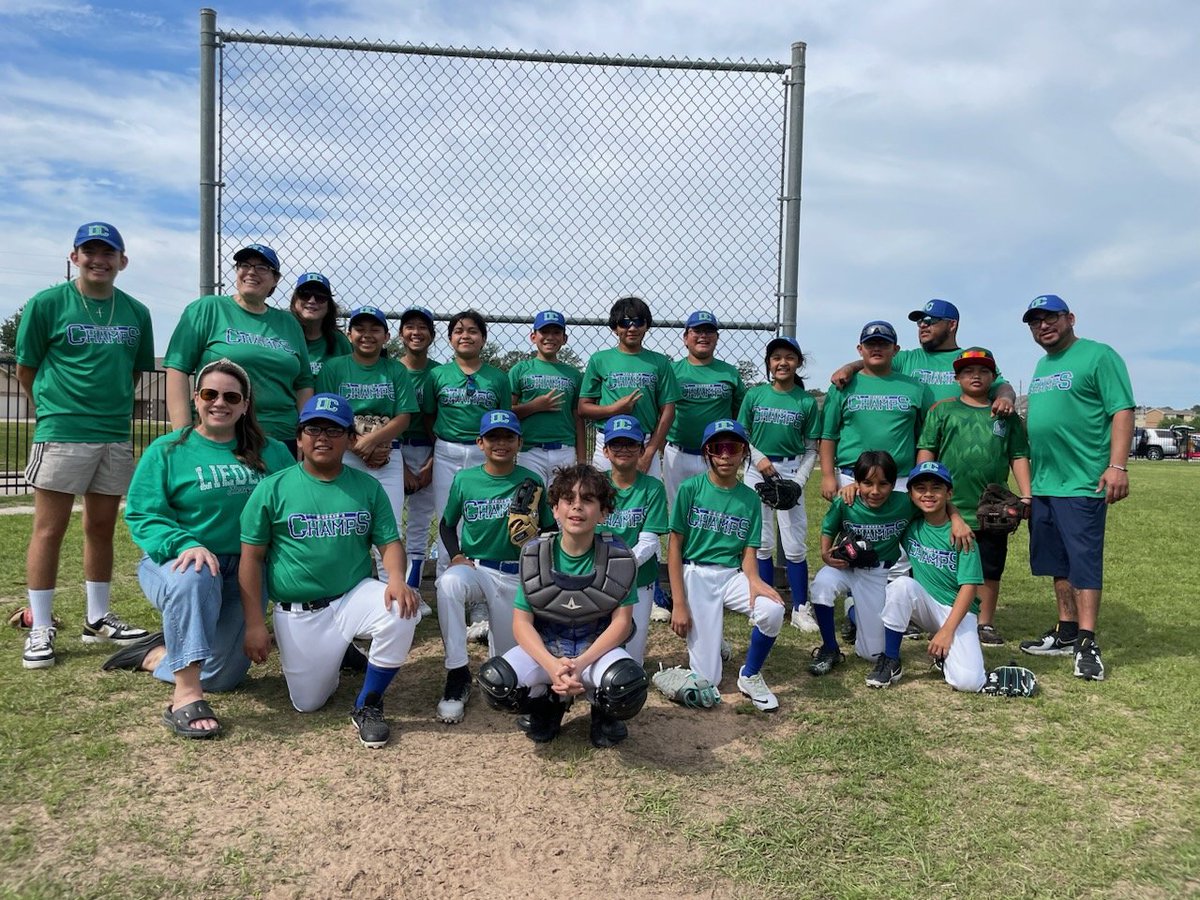 I just want to give a shout-out to this UH-MAZING group of students and parents @CFISDLieder! We just won our 3rd game of the season!!  I ♥️ coaching this baseball team!! We have 2 games to go, and I know they are going to #PlayHard!! #MoreThanJustALibrarian #BuildingUpLieders