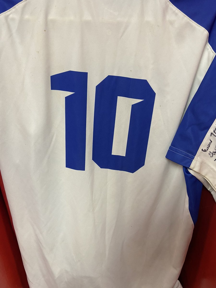 This was a class act by Coach Lewis and the Capital Baseball Team. They gave us a number 10 Cougar jersey signed by their team to give to Washburn Family when they came to the field for our game last night. Really Awesome gesture <a href="/CHSbaseballWV/">Capital Baseball</a>