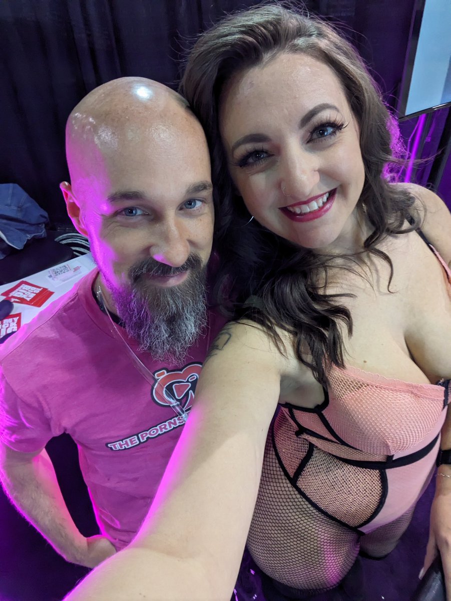 SexyEvieXOXO's tweet photo. Day 2! Come see me and @AZPornstar at the @PornstarCourse booth, #505. https://t.co/yFJTvleSfx